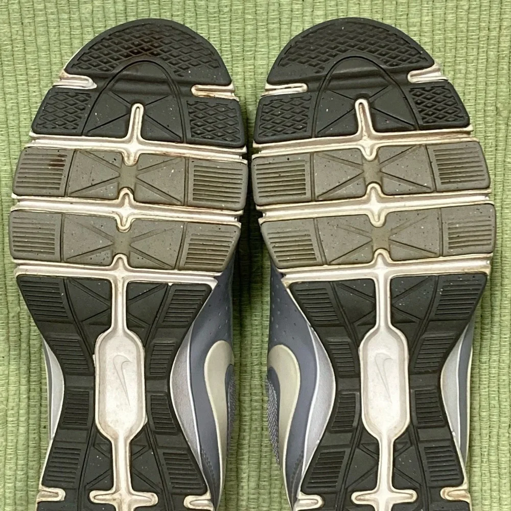 Nike Womens In Season TR Running Training Cushioned Grey Sneaker Shoes - Size 7